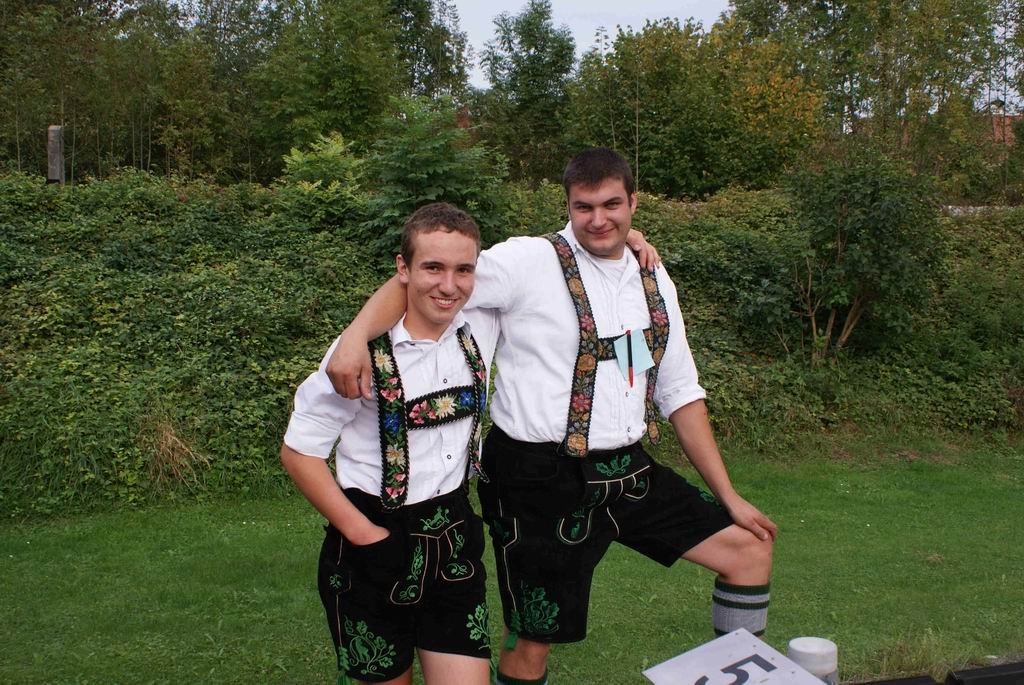Dirndl &amp; Lederhosenturnier